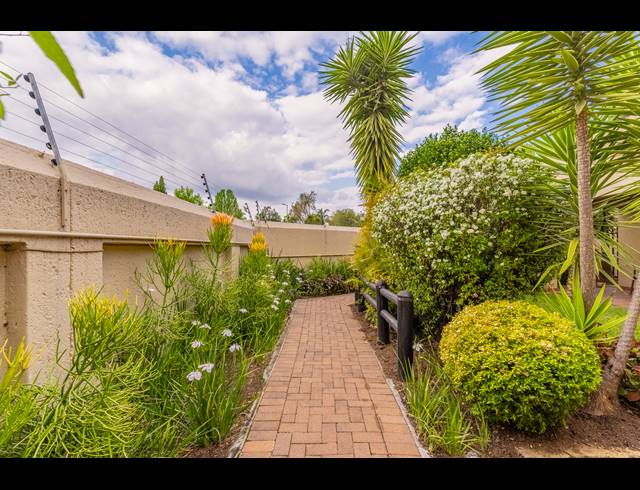 2 BEDROOM APARTMENT FOR SALE IN MAGALIESSIG